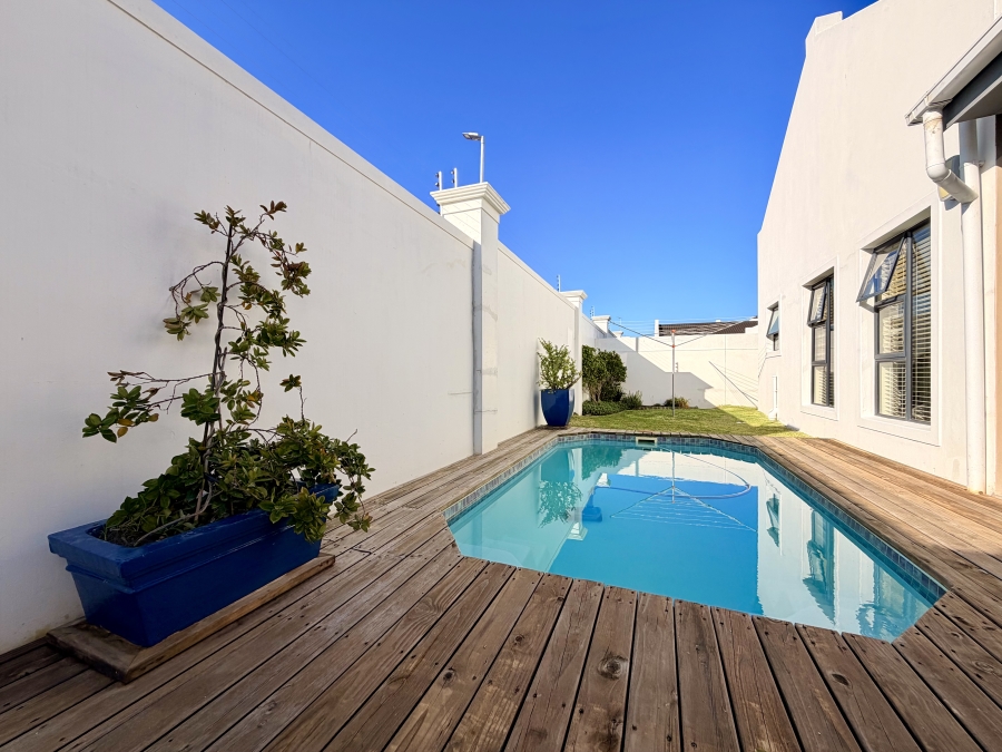 3 Bedroom Property for Sale in Sandbaai Western Cape